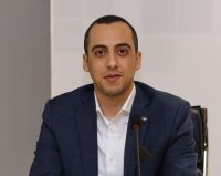 عزمي بشارة